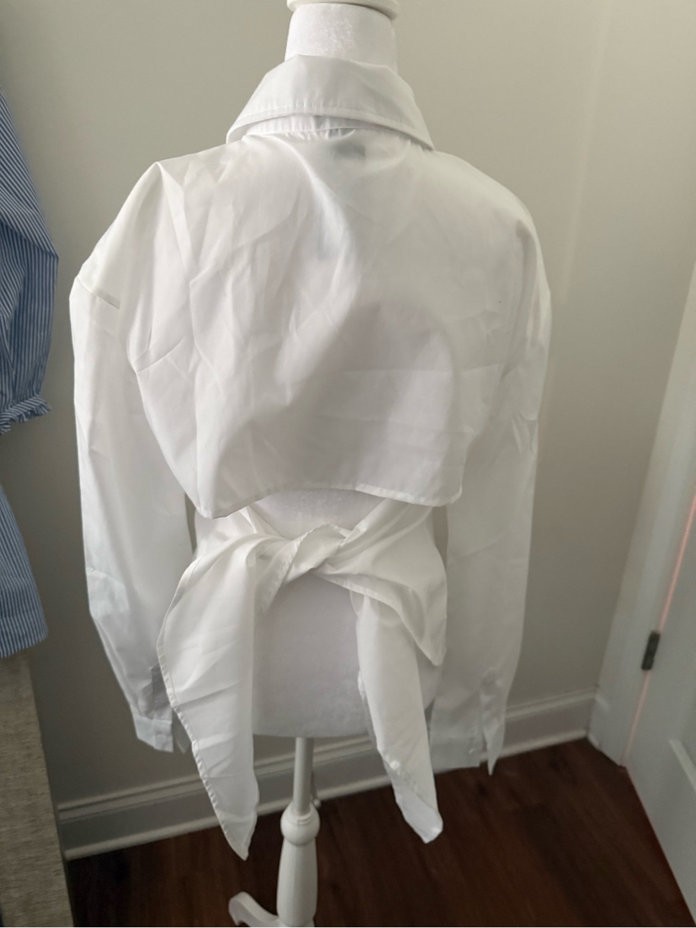 PrettyLittleThing White women’s Dress Shirt with Point Collar and tie back!